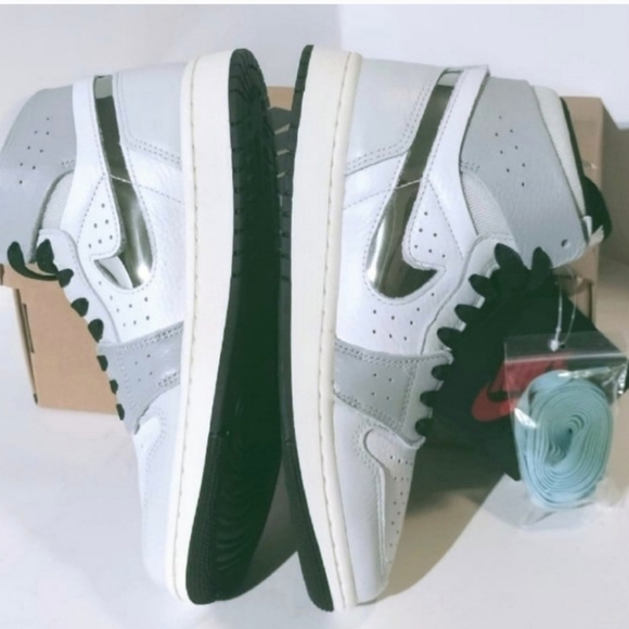 JordanAir Jordan 1 Zoom CMFT 2. Women's Size 7.5. Original new with box. Color - Picture 5 of 15